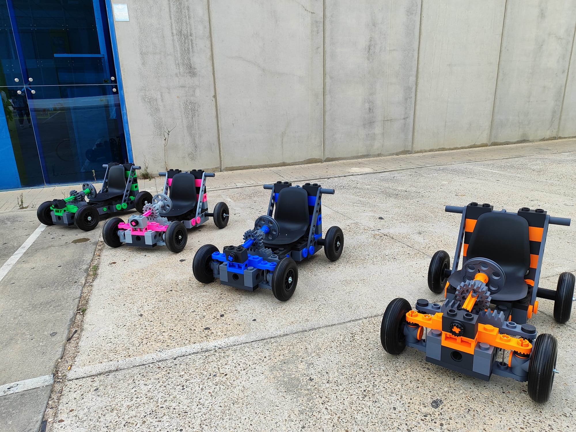 Serie de go-karts personalizados impresos en 3D en distintos colores