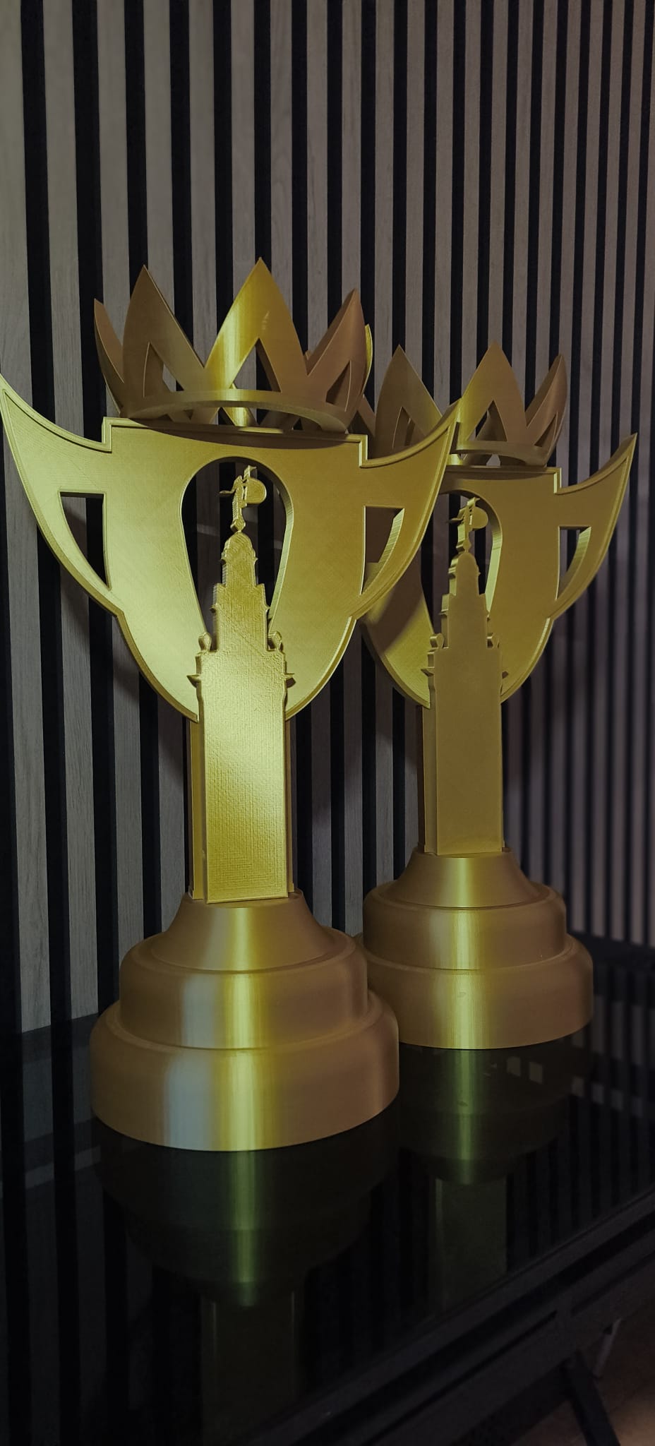 Copa dorada personalizada trofeo llamas